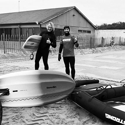 2 Surfers 15 x 15 png